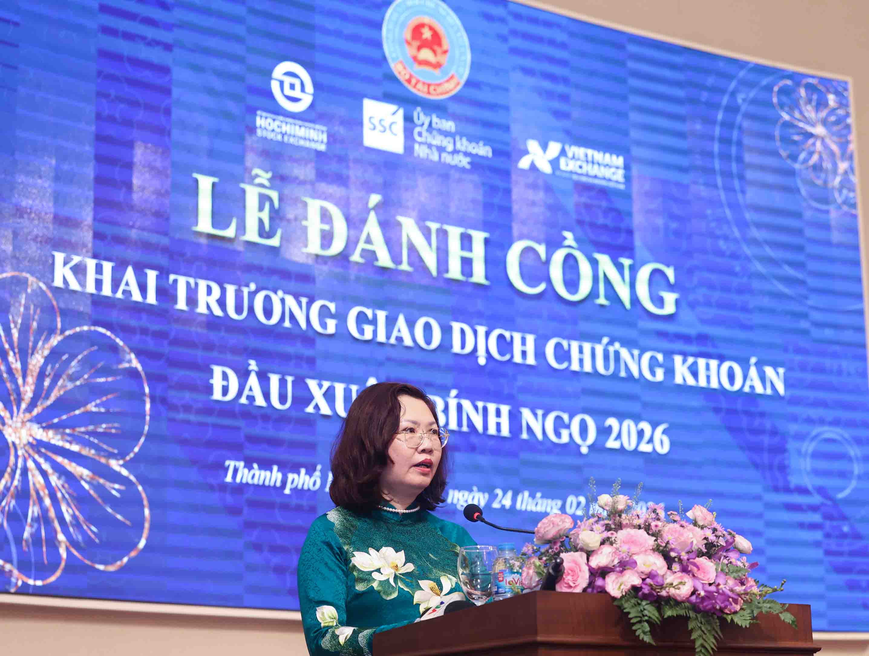 Bà Vũ Thị Chân Phương, Chủ tịch Ủy ban Chứng khoán Nhà nước phát biểu tại buổi lễ.