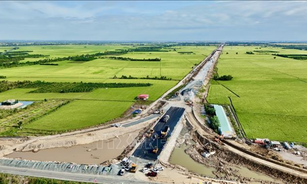 Một đoạn thuộc tuyến cao tốc Châu Đốc – Cần Thơ – Sóc Trăng. Ảnh: TTXVN