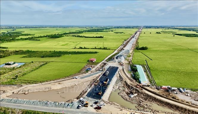 Một đoạn thuộc tuyến cao tốc Châu Đốc – Cần Thơ – Sóc Trăng. Ảnh: TTXVN