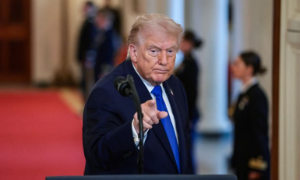 Tổng thống Trump dọa tăng thuế quan với các nước “chơi chiêu” trong thỏa thuận đã ký với Mỹ