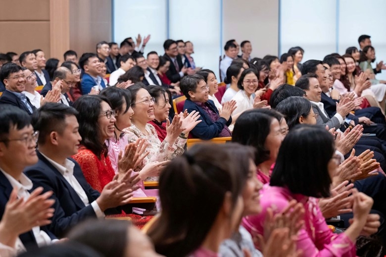 Các đại biểu tham dự cuộc làm việc.&nbsp;Ảnh: Quốc hội.