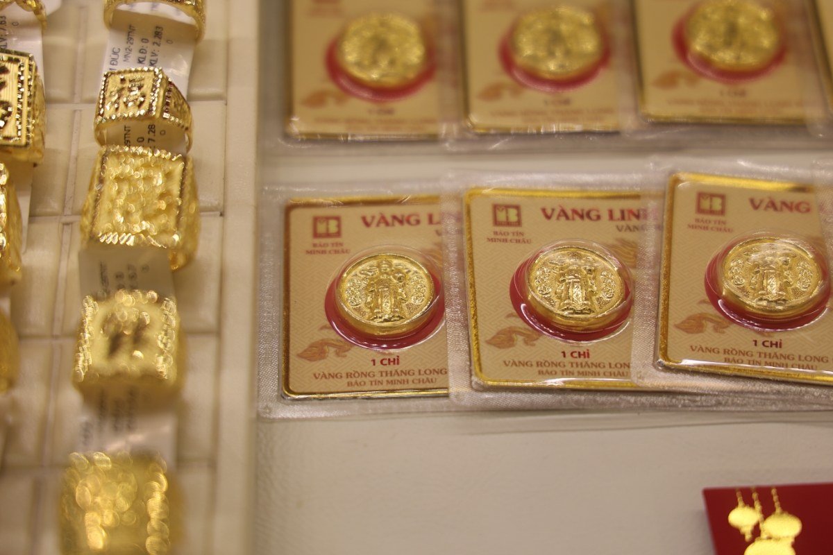 Ngoài những sản phẩm truyền thống, năm nay tượng ngựa vàng được trưng bày phục vụ khách hàng, phù hợp với năm Bính Ngọ 2026.