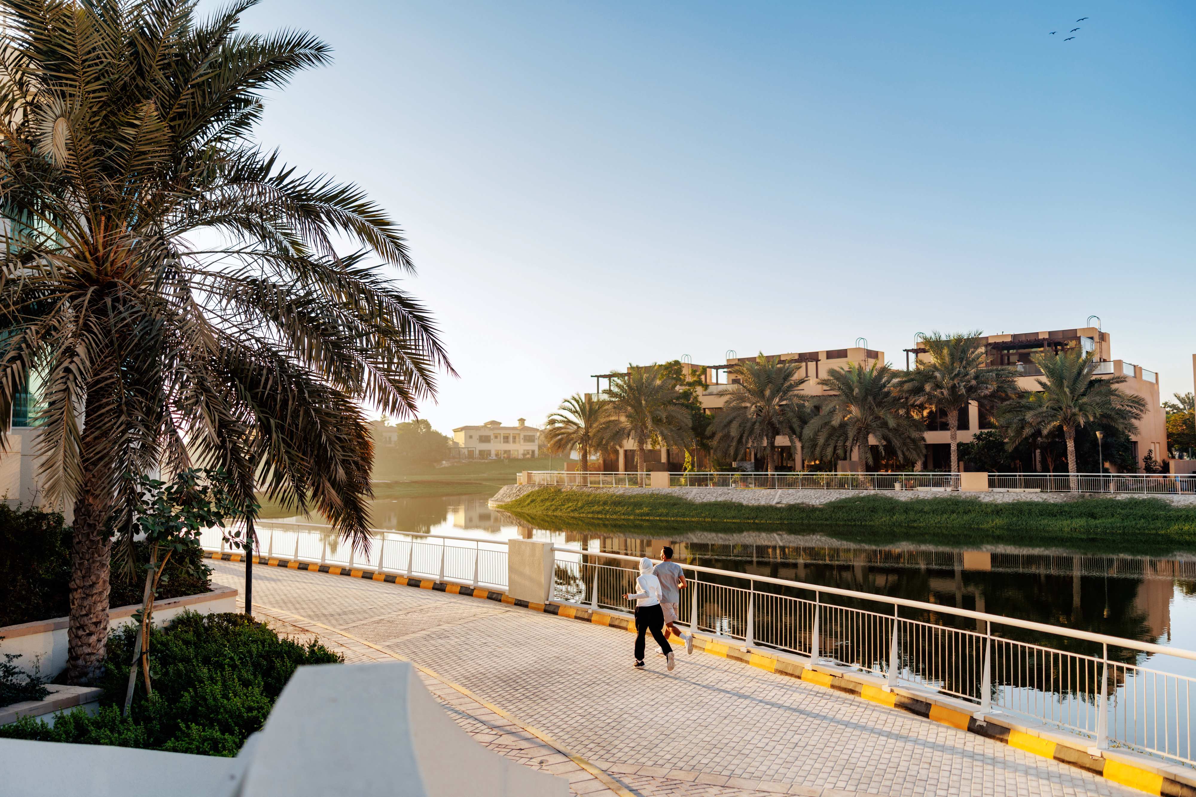 Những bán đảo đô thị tại Dubai được quy hoạch như “urban enclave” – sống giữa trung tâm nhưng tách biệt khỏi nhịp đô thị.