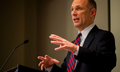 Giới chức Fed thận trọng với cắt giảm lãi suất