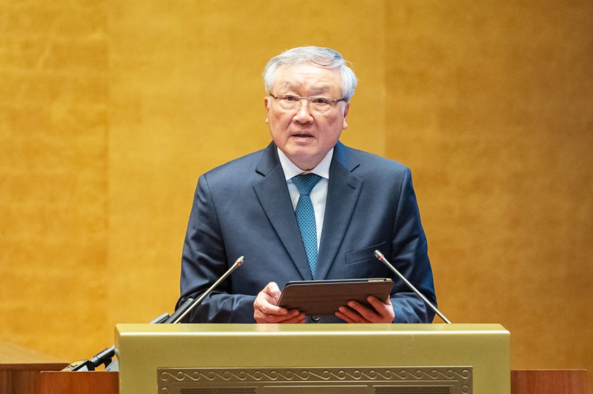 Phó Thủ tướng Thường trực Chính phủ Nguyễn Hòa Bình Giới thiệu Chuyên đề “Chương trình hành động thực hiện Nghị quyết số 79-NQ/TW và Nghị quyết số 80-NQ/TW”. Ảnh: Phạm Thắng