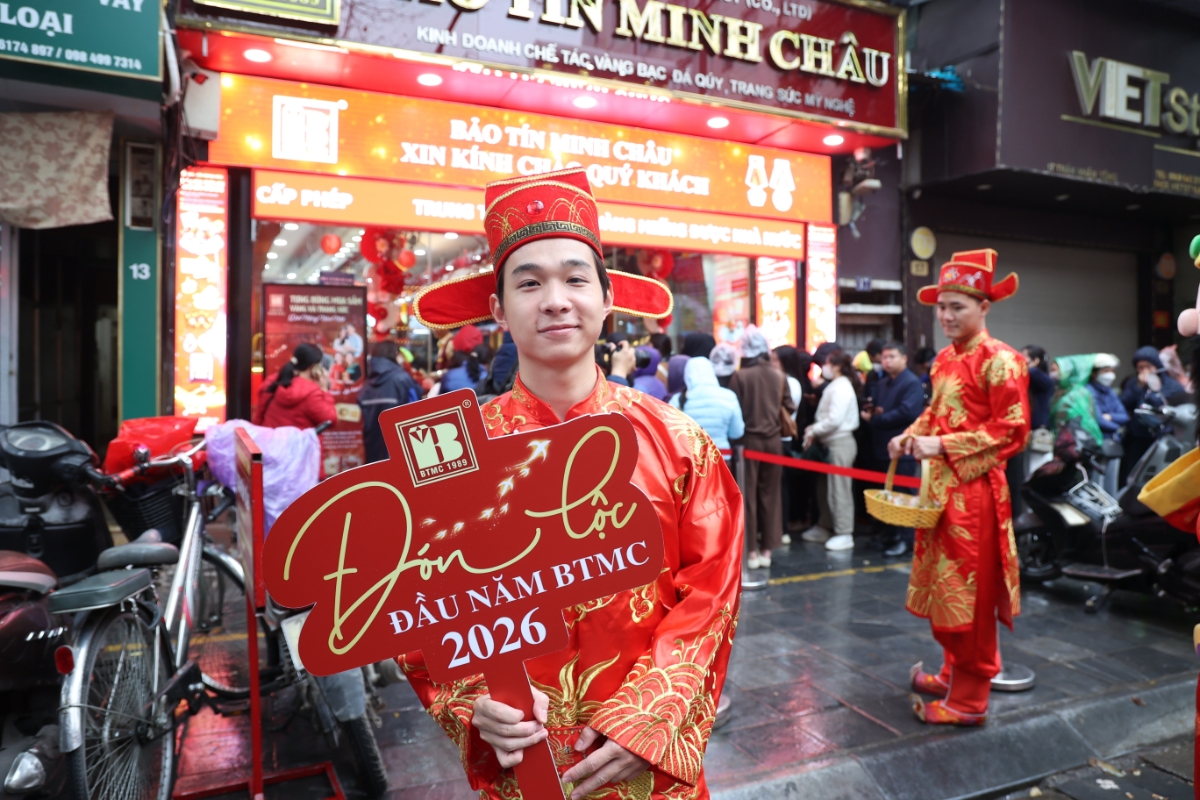 Hoạt động mua vàng cầu may đã trở thành một điểm nhấn của thị trường mỗi dịp đầu năm.