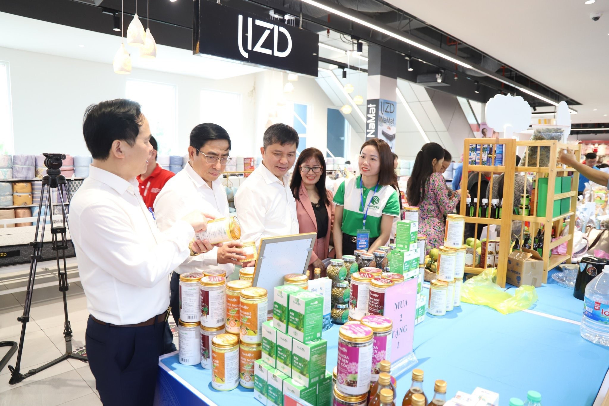 Sản phẩm OCOP Nghệ An được số hóa thông tin, truy xuất bằng mã QR.