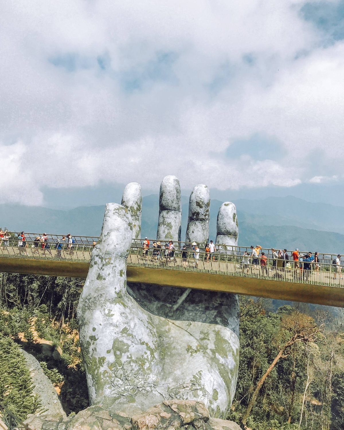 Lượng khách quốc tế đến Việt Nam dịp Tết Nguyên đán Bính Ngọ cũng tăng khoảng 60% so với năm ngoái, theo Thip.com.