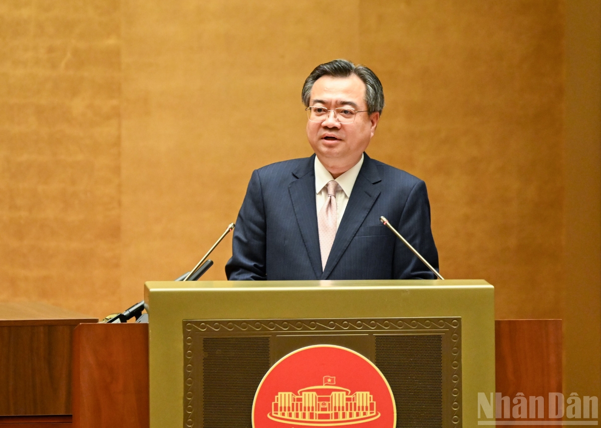 Politburo member, Secretary of the Central Party Committee, and Head of the Party Central Committee’s&nbsp; Policy and Strategy Commision Nguyen Thanh Nghi presents key contents of Resolution79. - (Photo: Nhan Dan)