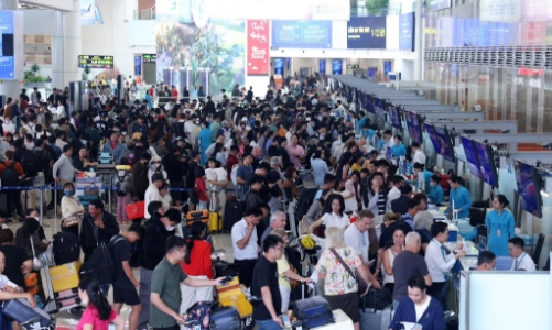 Sau Tết, vé máy bay, tàu hỏa và xe khách từ các tỉnh miền Bắc vào TP.HCM tiếp tục khan hiếm  