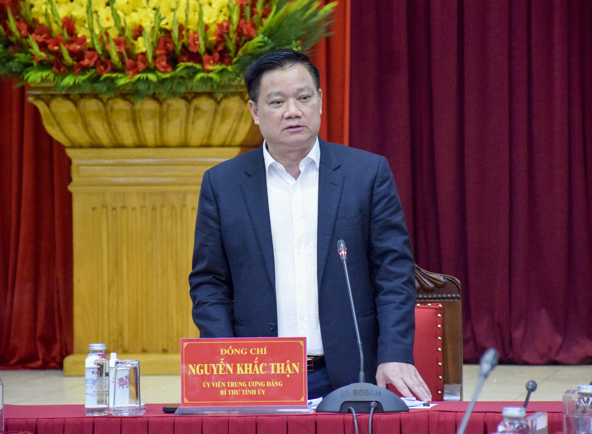 Bí thư Tỉnh ủy Nghệ An Nguyễn Khắc Thận kết luận cuộc họp