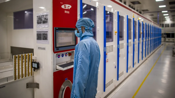 Mỹ dự kiến áp thuế quan 126% lên tấm pin năng lượng mặt trời Ấn Độ