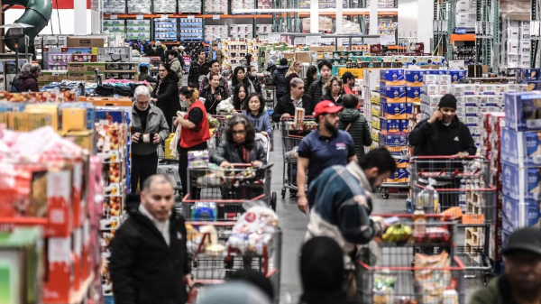 Gián tiếp chịu thuế quan đối ứng, người tiêu dùng Mỹ có được hoàn thuế?