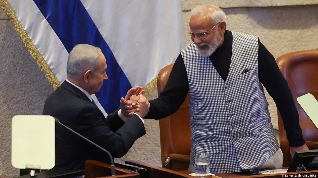 Ông Netanyahu và ông Modi duy trì mối quan hệ nồng ấm kéo dài hơn một thập kỷ. Ảnh: Ronen Zvulun/Reuters