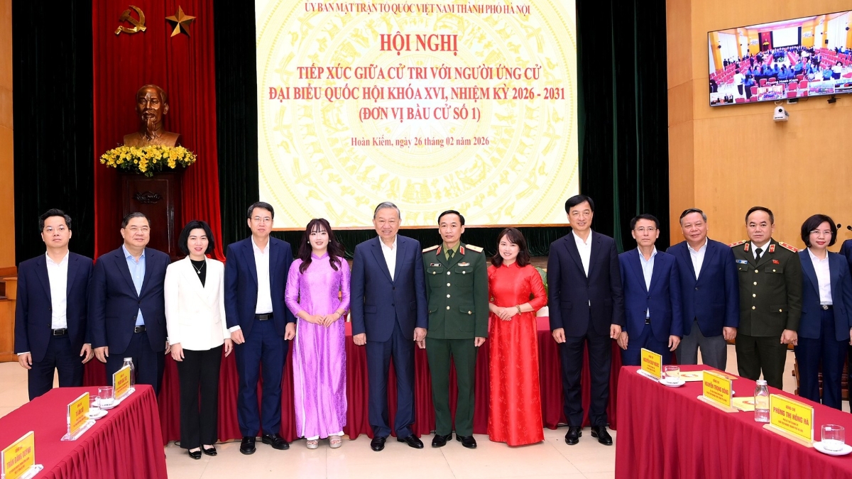 Tổng Bí thư Tô Lâm và các đại biểu dự hội nghị tiếp xúc giữa cử tri với người ứng cử đại biểu Quốc hội khóa XVI, nhiệm kỳ 2026-2031, đơn vị bầu cử số 1, thành phố Hà Nội. Ảnh: Nhân Dân