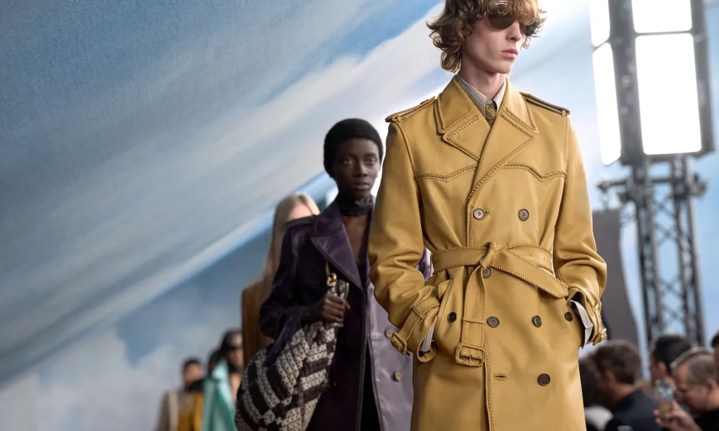 Thương hiệu xa xỉ định vị lại hình ảnh để ổn định tài chính