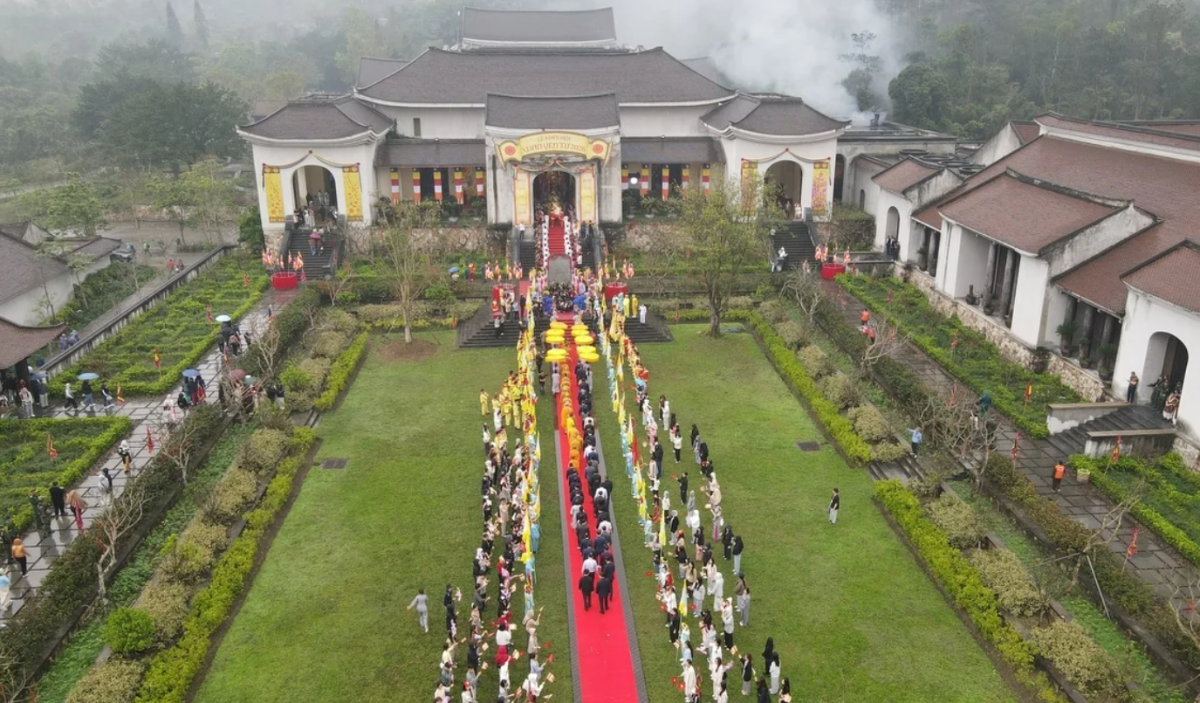 Cung rước khai hội Xuân Yên Tử 2026.