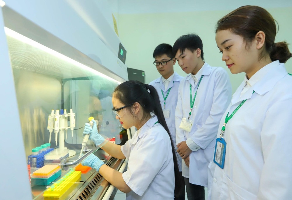 Mục tiêu nâng tỷ lệ sinh viên STEM lên 35% vào năm 2030 đã được xác định trong Quy hoạch mạng lưới cơ sở giáo dục đại học và sư phạm giai đoạn 2021–2030, tầm nhìn 2050. Ảnh minh họa