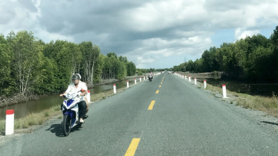 Ho Chi Minh Road segment from Nam Can to Dat Mui,  in Ca Mau province, proposed to expand
