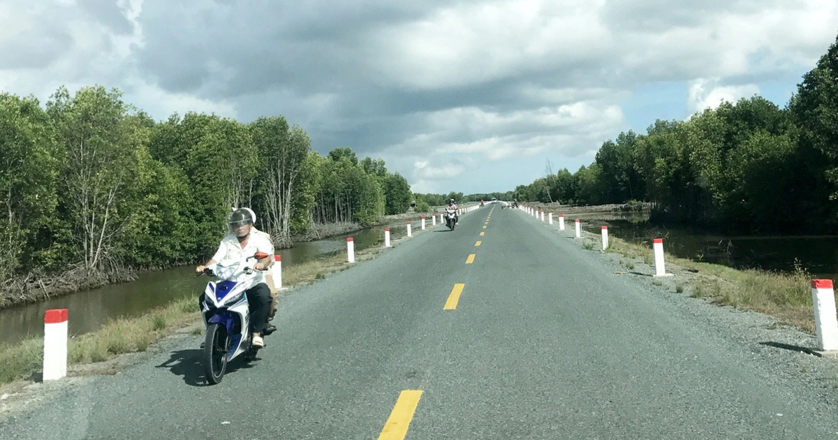 Ho Chi Minh Road segment from Nam Can to Dat Mui,  in Ca Mau province, proposed to expand