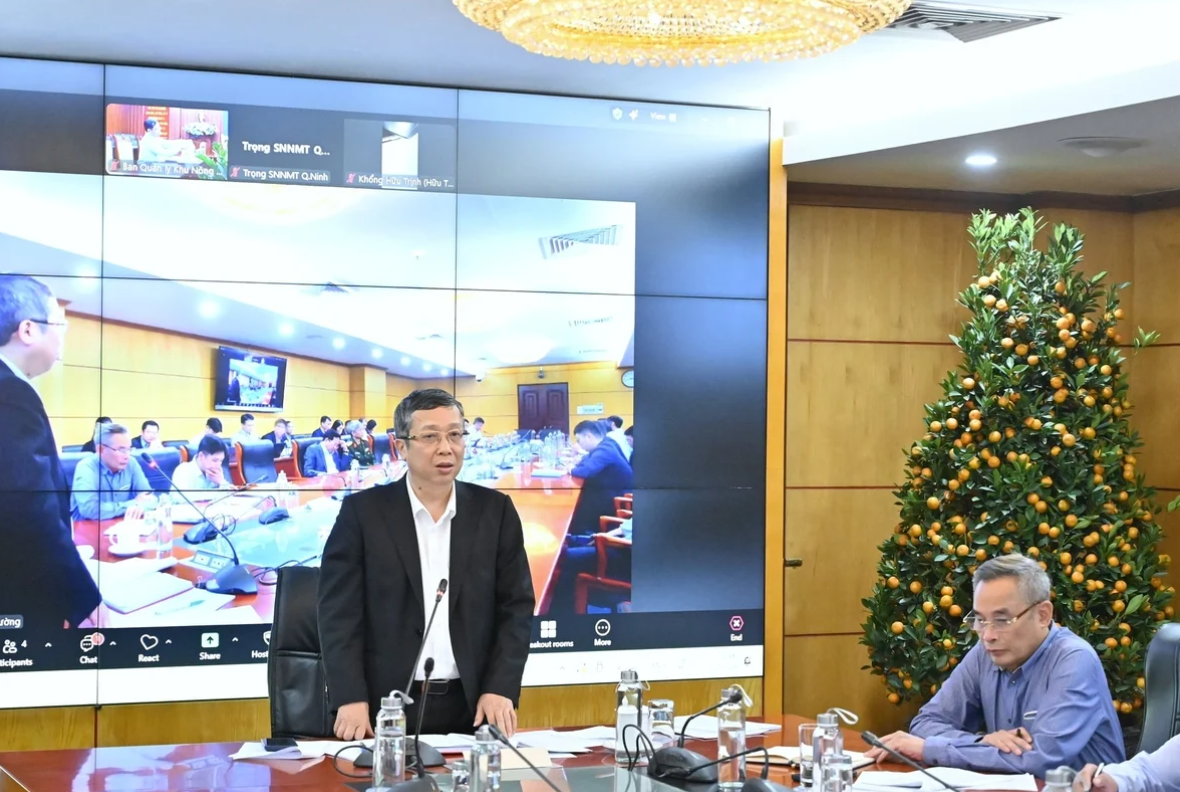 Thứ trưởng Hoàng Trung: 