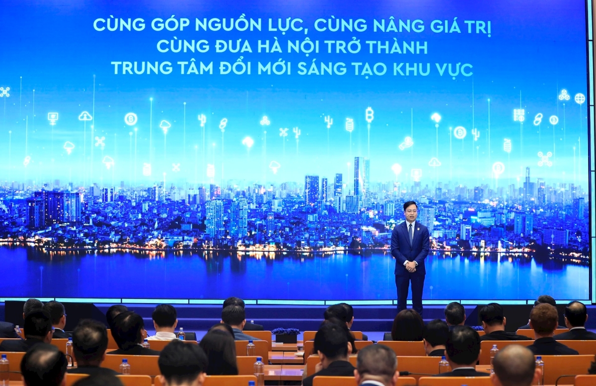 &nbsp;Ông Trần Quang Hưng, Chủ tịch Hội đồng quản trị Công ty cổ phần Trung tâm đổi mới sáng tạo Hà Nội thông tin về mô hình hoạt động của trung tâm - Ảnh: Quang Thái&nbsp;
