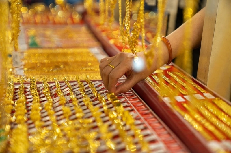 Domestic gold prices drop during God of Wealth Day
