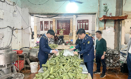 Lực lượng chức năng thu giữ 1.285kg thành phẩm vi phạm.