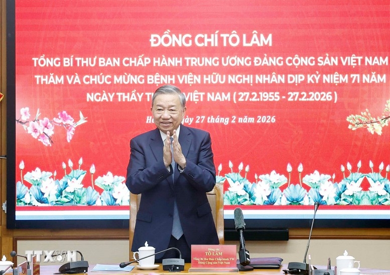 Tổng Bí thư Tô Lâm thăm, chúc mừng cán bộ, nhân viên y tế Bệnh viện Hữu nghị Nhân dịp kỷ niệm 71 năm Ngày Thầy thuốc Việt Nam (27/2/1955-27/2/2026), chiều 27/2 - Ảnh: TTXVN