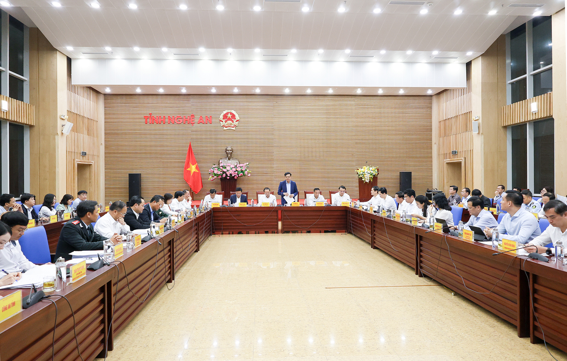 Quang cảnh phiên họp thường kỳ