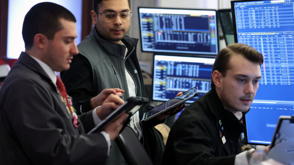 Chứng khoán Mỹ “hụt hơi” vì cổ phiếu Nvidia bị xả, giá dầu giằng co mạnh