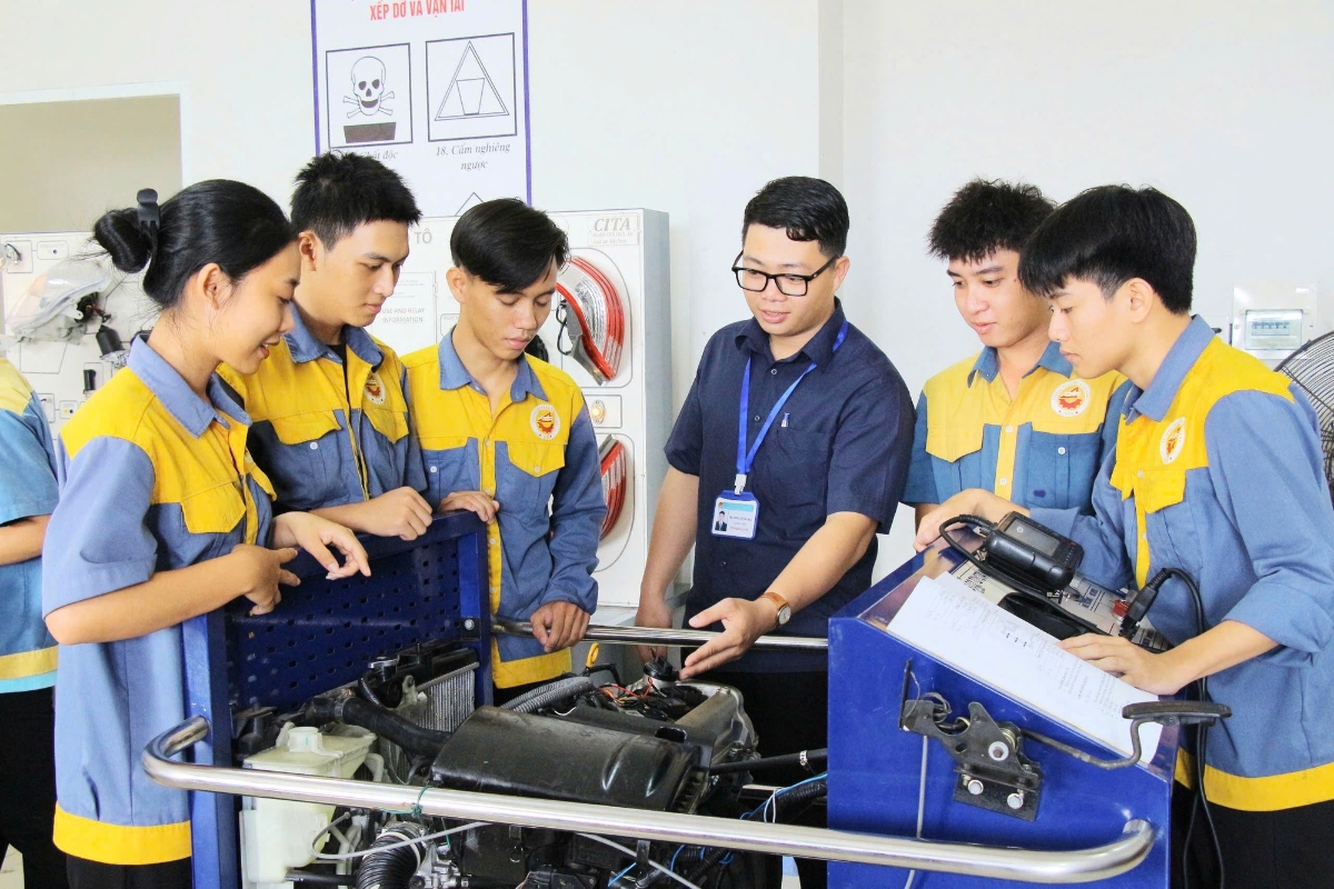 Lao động sau đào tạo tham gia sản xuất, nâng cao năng suất và thu nhập. Ảnh minh hoạ