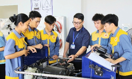 Lao động sau đào tạo tham gia sản xuất, nâng cao năng suất và thu nhập. Ảnh minh hoạ