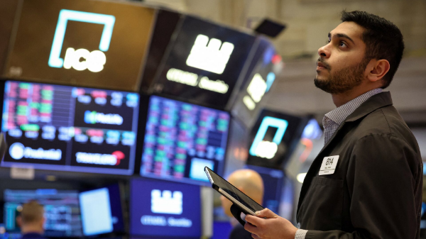 Chứng khoán Mỹ lao dốc sau báo cáo lạm phát, giá dầu nhảy hơn 2% vì mối lo Iran