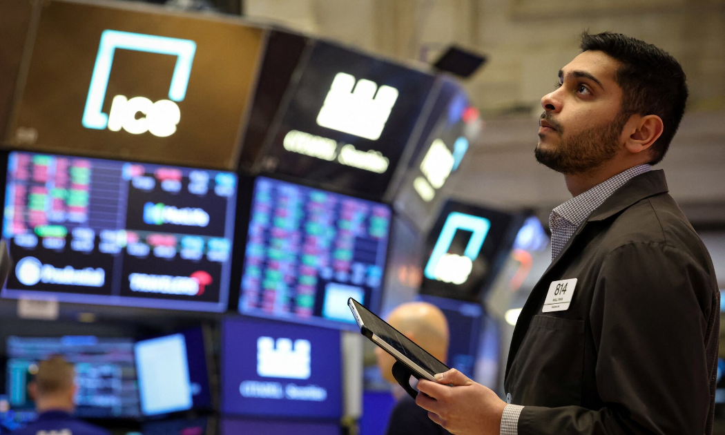 Chứng khoán Mỹ lao dốc sau báo cáo lạm phát, giá dầu nhảy hơn 2% vì mối lo Iran