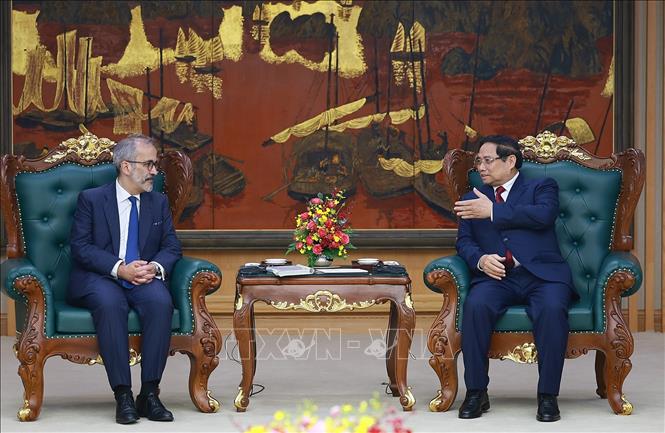 Thủ tướng nhấn mạnh tiềm năng to lớn trong phát triển kinh tế biển, đề nghị hai bên tăng cường hợp tác về hàng hải, cảng biển, đóng tàu, logistics… phù hợp với chiến lược phát triển biển của mỗi nước - Ảnh: VGP
