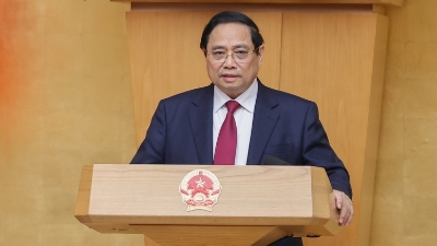 PM urges cutting red tape for citizens and businesses