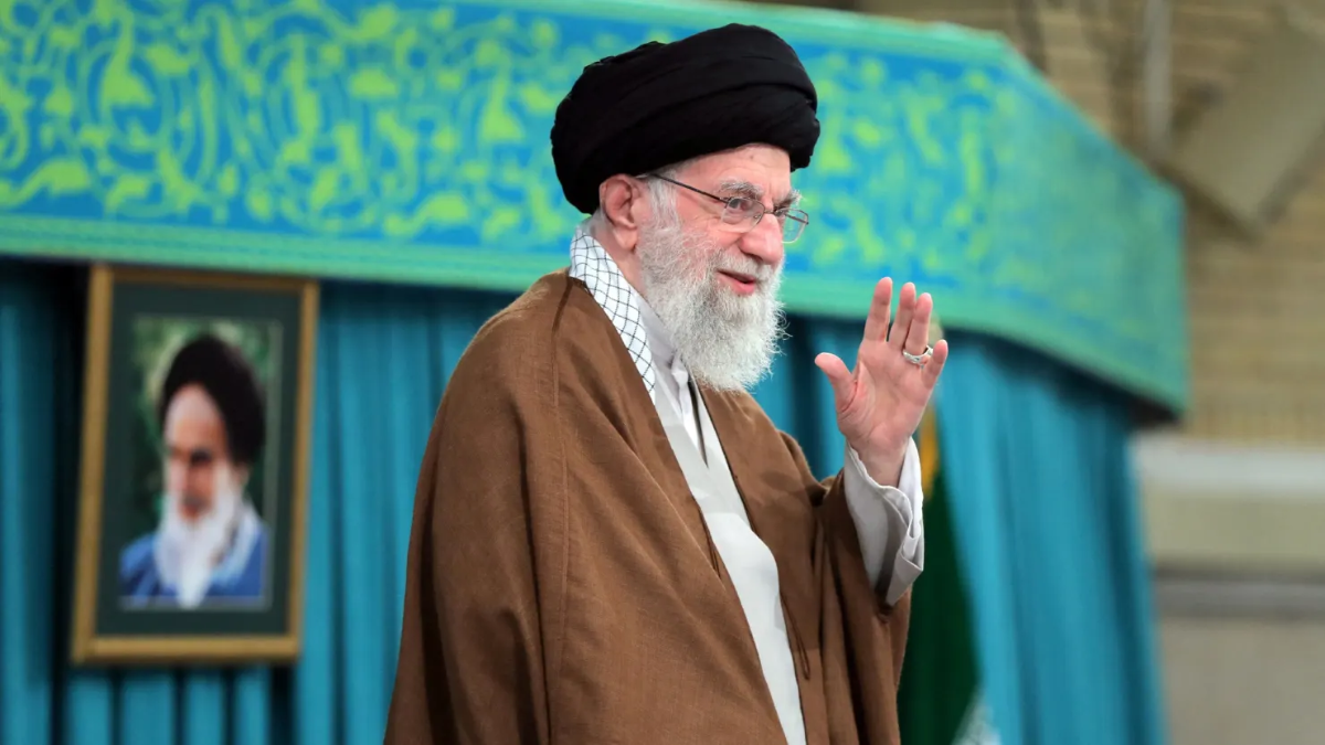 Đại giáo chủ Ayatollah Ali Khamenei, nhà lãnh đạo tối cao của Iran - Ảnh: Reuters.