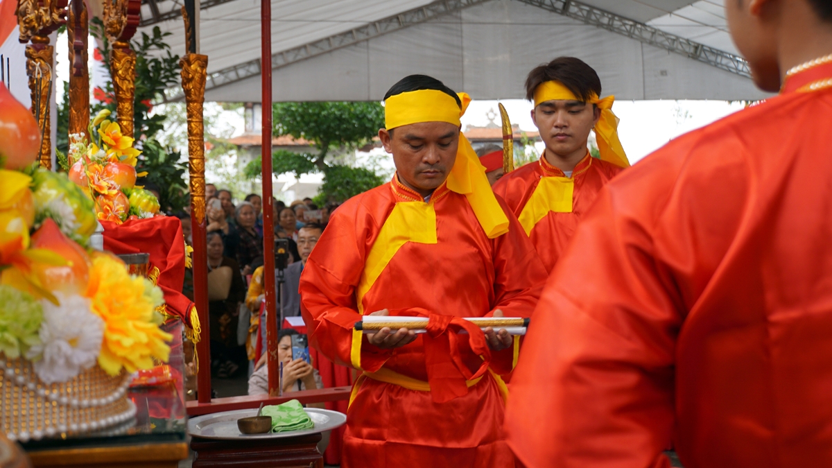 Hịch văn được tuyên đọc tại lễ hội Minh Thề có nội dung không tham nhũng của công.