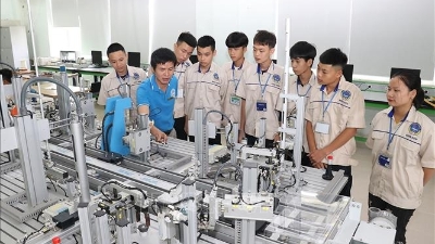 Hanoi provides vocational training for over 17,000 workers