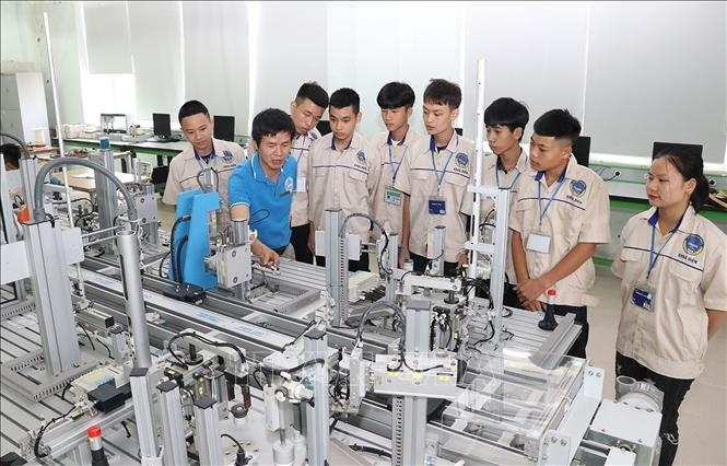 Hanoi provides vocational training for over 17,000 workers
