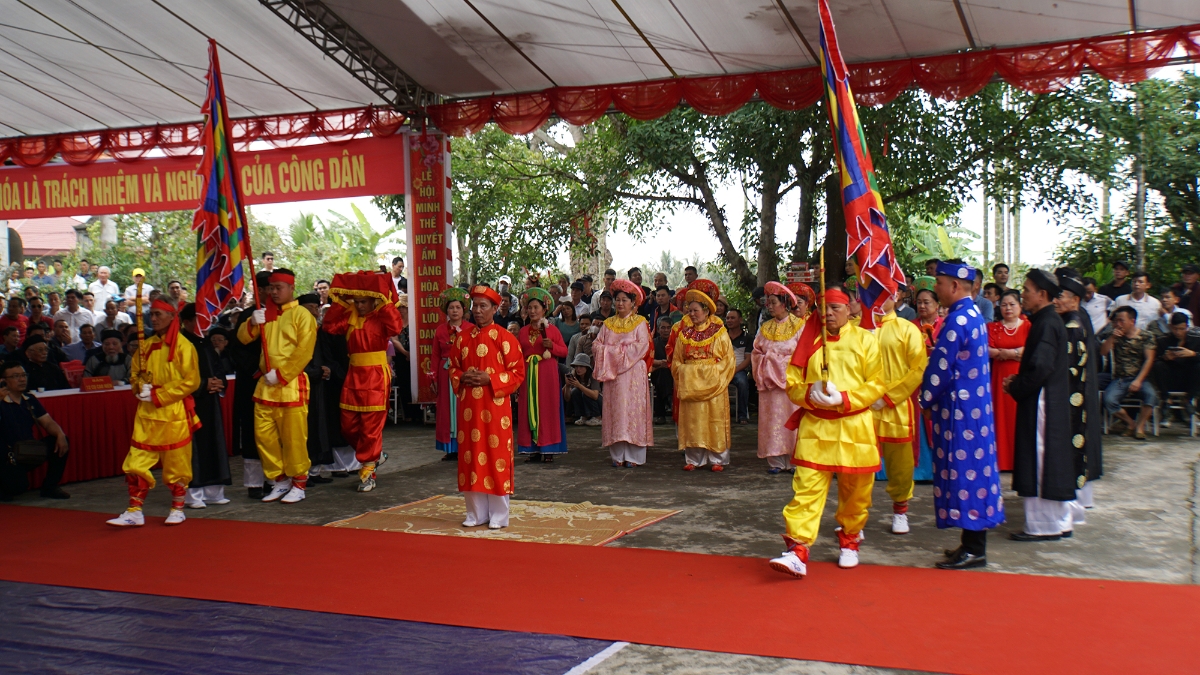 Lễ hội Minh Thề tại di tích đền - chùa Hoà Liễu (xã Kiến Thuỵ, Hải Phòng) được tổ chức vào ngày 14 tháng Giêng hàng năm.