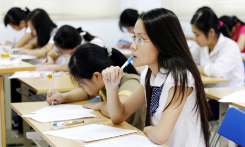 Hà Nội: Phụ huynh hồi hộp và lo lắng chờ đợi phương án tuyển sinh THPT mới