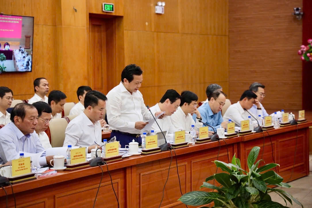 Các đại biểu tham dự buổi làm việc.