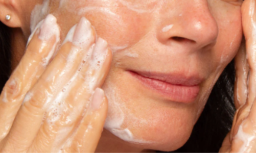 5 sản phẩm sữa rửa mặt tốt nhất cho làn da trưởng thành, lão hóa