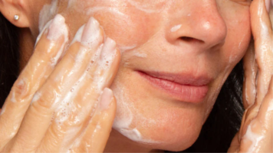 Những sản phẩm sữa rửa mặt giúp chống lão hóa tốt nhất dành cho làn da trưởng thành.
