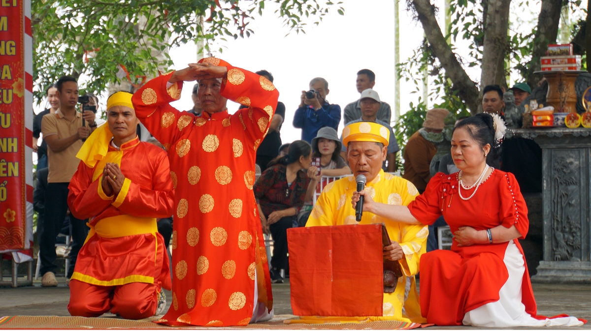 Những nghi lễ trước khi đọc lời thề được tổ chức trang trọng, nghiêm cẩn tại Lễ hội Minh Thề.