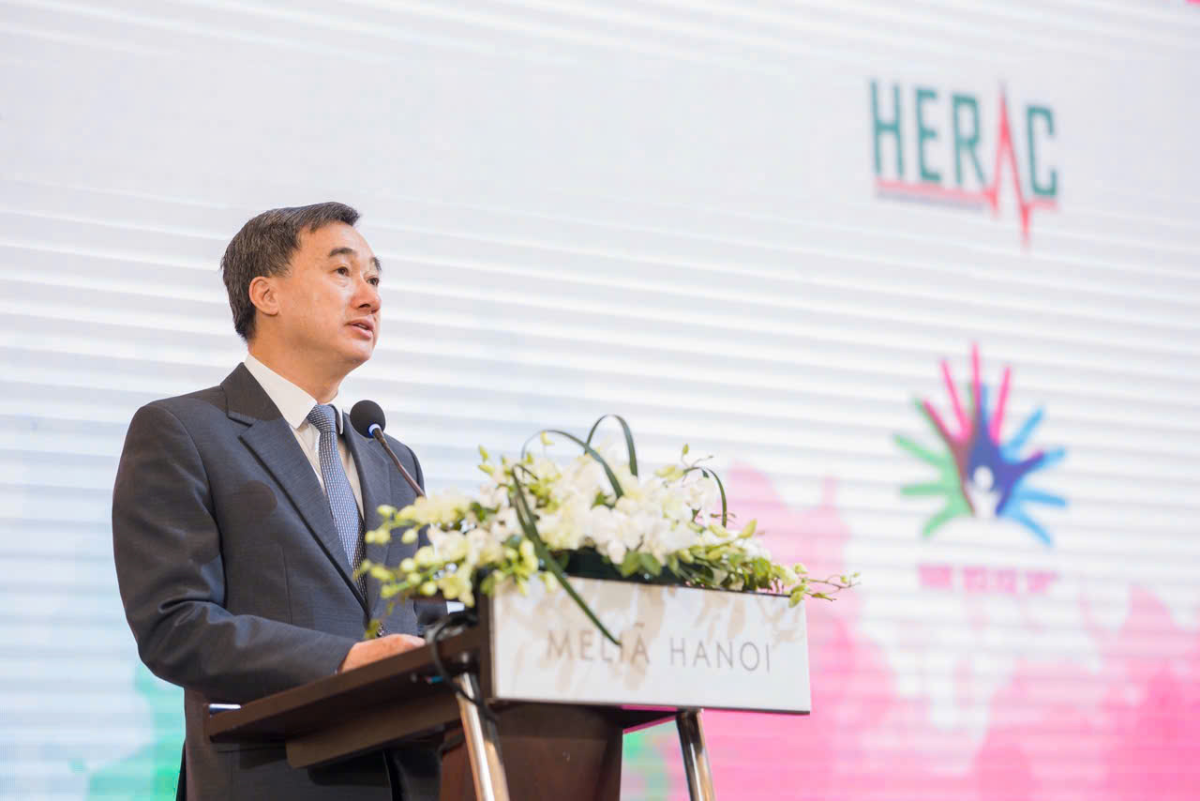 GS.TS Trần Văn Thuấn, Thứ trưởng Bộ Y tế, Chủ tịch Hội đồng Y khoa Quốc gia, Trưởng Ban chỉ đạo Tăng cường quản lý bệnh hiếm tại Việt Nam phát biểu tại sự kiện.