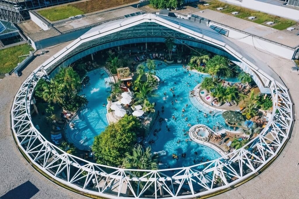 Danh mục các nhà tắm – spa quy mô lớn của Therme đón hơn năm triệu lượt khách mỗi năm.