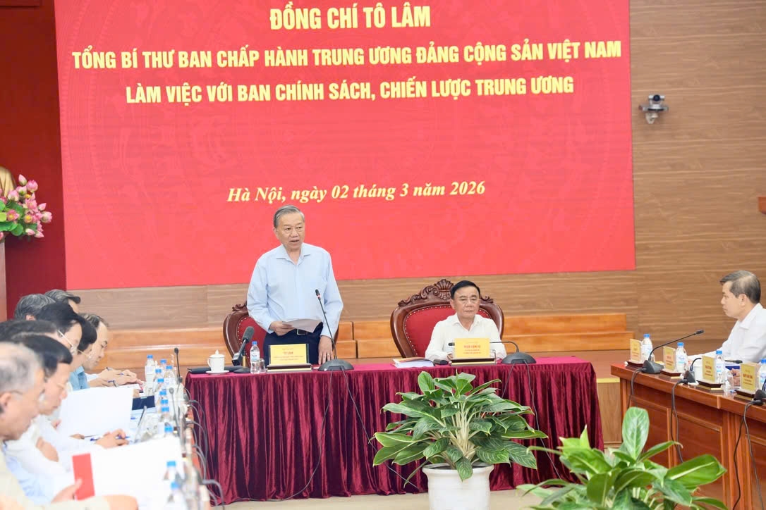 Tổng Bí thư Tô Lâm phát biểu chỉ đạo tại buổi làm việc với Ban Chính sách, chiến lược Trung ương và các cơ quan liên quan để định hướng hoàn thiện Nghị quyết của Trung ương về các giải pháp chiến lược thúc đẩy tăng trưởng kinh tế “2 con số” gắn với xác lập mô hình tăng trưởng mới. Ảnh: Nguyễn Hương